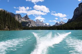 Maligne Lake Glacier Wake Mountain Canadia
