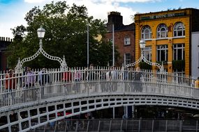 The Ha'Penny Bridge, Bro