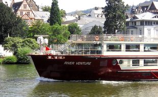 Ship, Mosel, River Venture