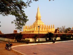 Golden Pagoda Pagoda Wat Pha-That Luang Vi